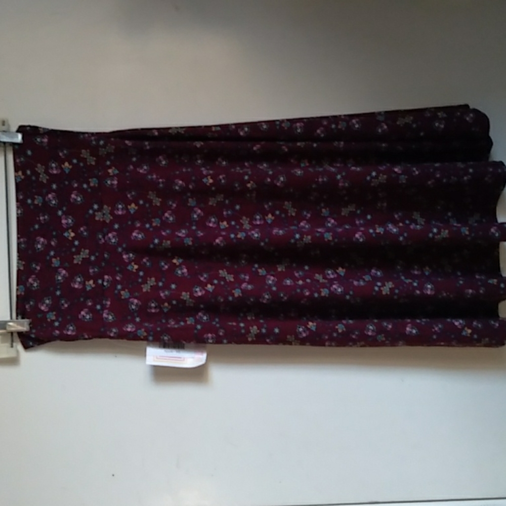 Lu La Roe maroon  floral skirt size  XS